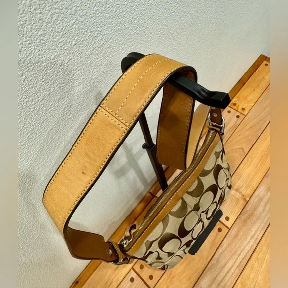 ‼️SOLD‼️Coach Signature Tan Adjustable Shoulder and Crossbody Bag - Picture 5 of 10